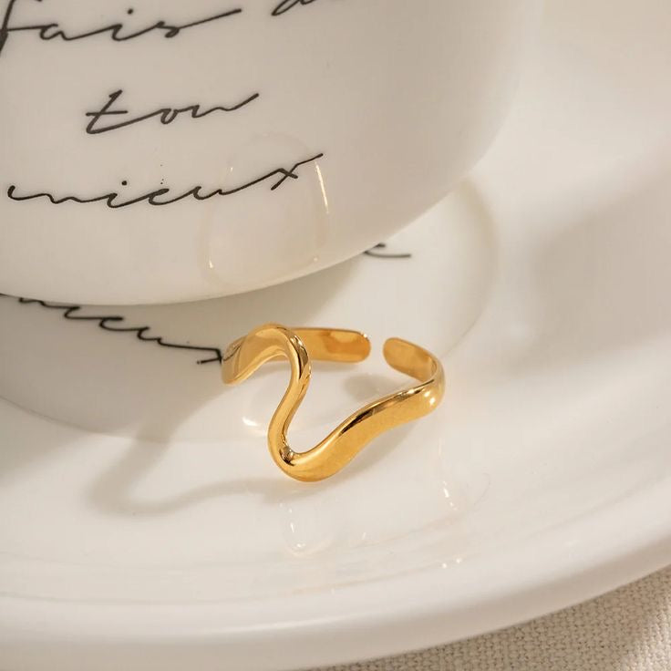 Abstract Wave Ring